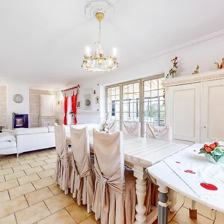 Stunning In With Kitchen Σπίτι διακοπών